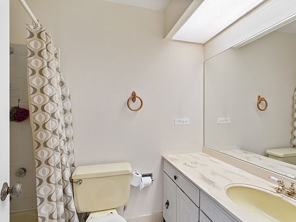 5th image of 7033 N Kedzie Ave APT 404