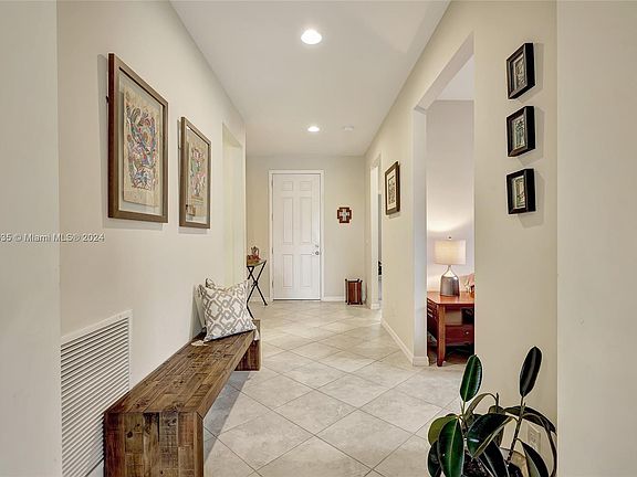 2nd image of 652 SE Monteiro Dr