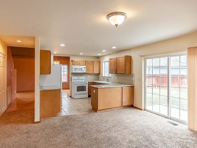 402 E Tanglewood Dr — Photo 7