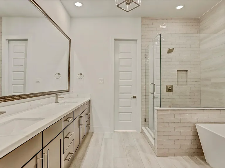 1104 Ennis St — Photo 19