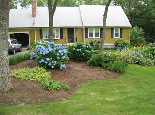 8 Rolling Oaks Dr, Pocasset, MA 02559