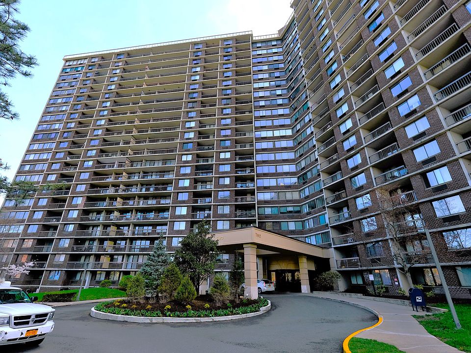 1st image of 2 Bay Club Dr APT 4J