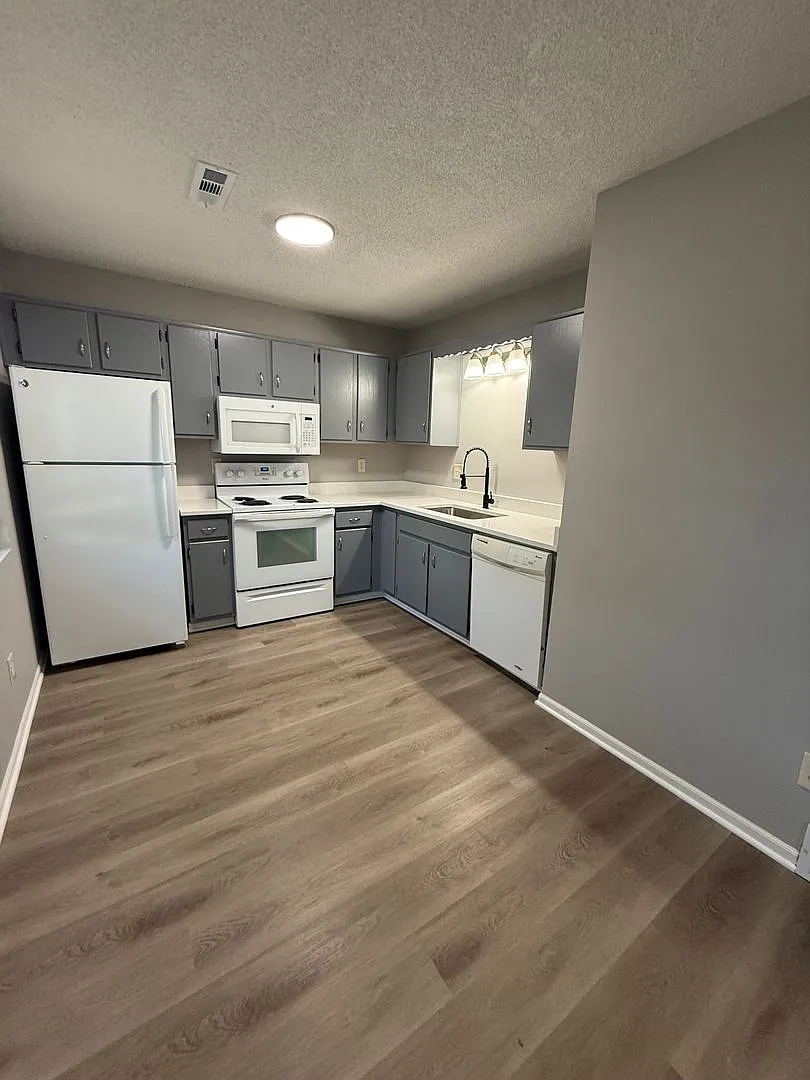 2-Bedroom / 1-Bath Duplex For Rent Spring Hill, Ks — Photo 3
