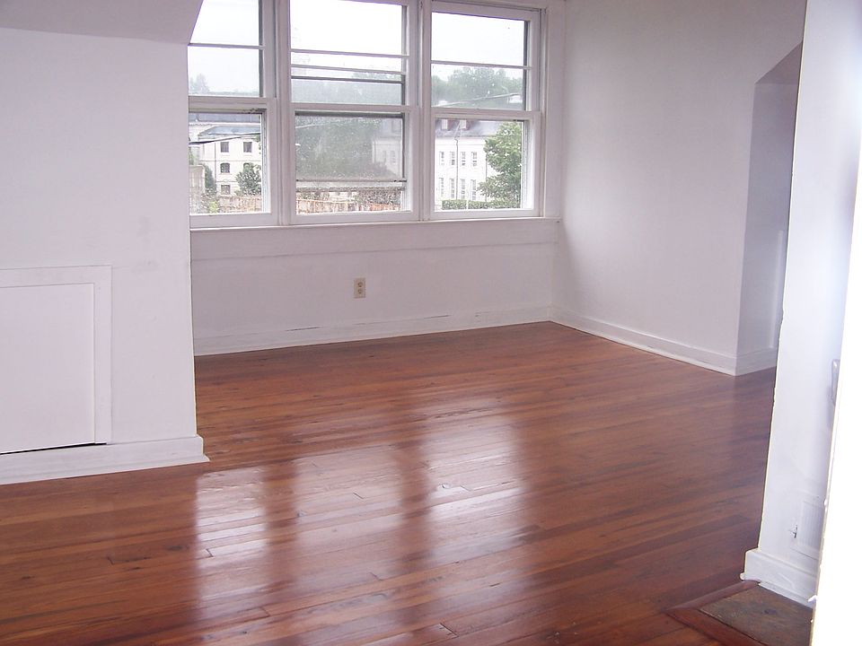 1st image of 267 Hanover St