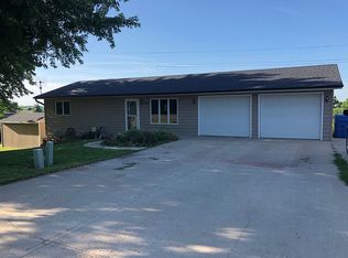 712 W 3rd St, Dell Rapids, SD 57022