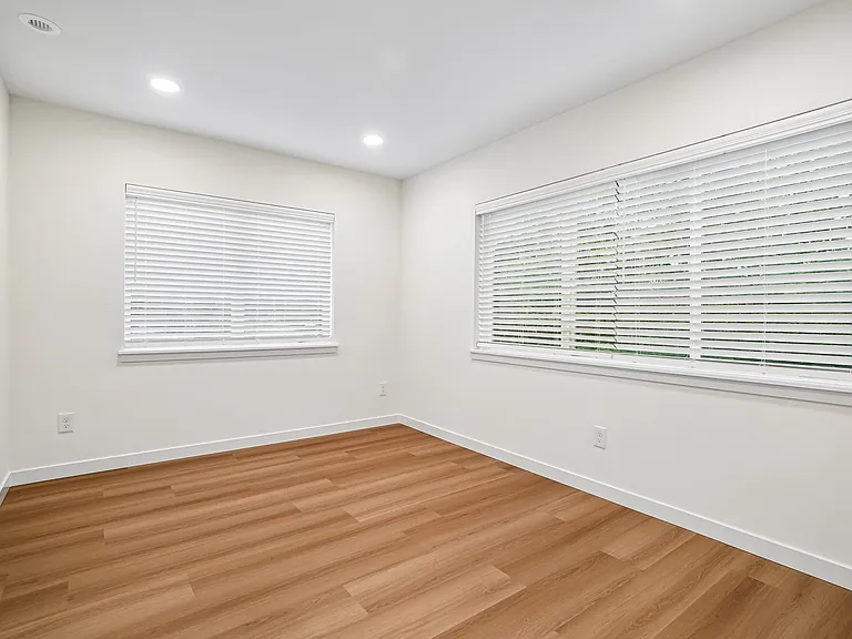950 Maple Ave — Photo 18
