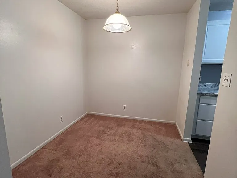 3209 University Dr #J — Photo 4