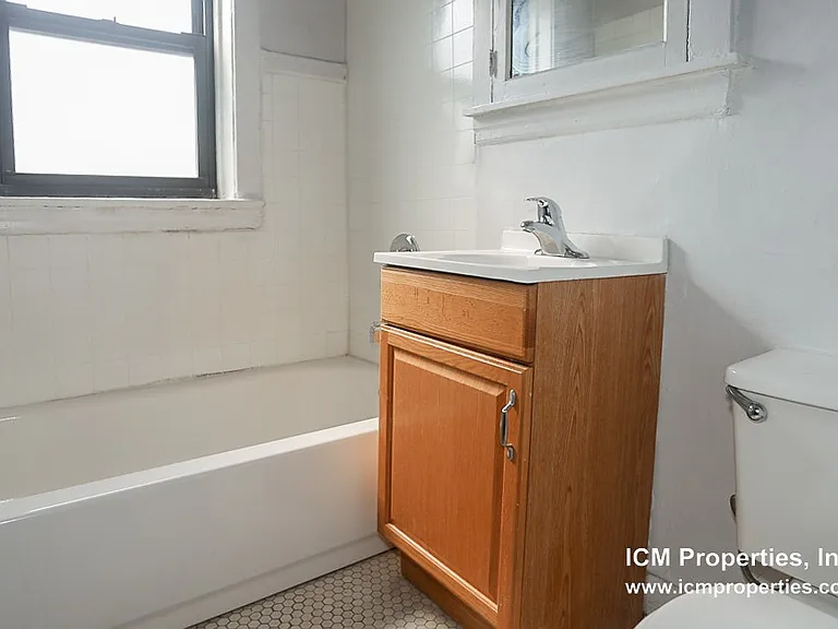 4848 N Rockwell St #2 — Photo 2