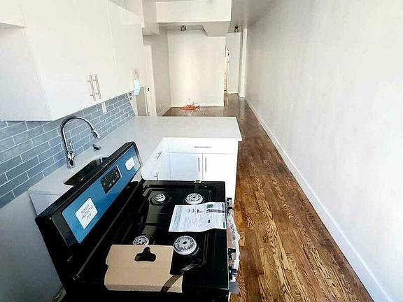 3rd image of 1310 Stratford Ave #1B