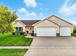 805 W 2nd St, Kalona, IA 52247