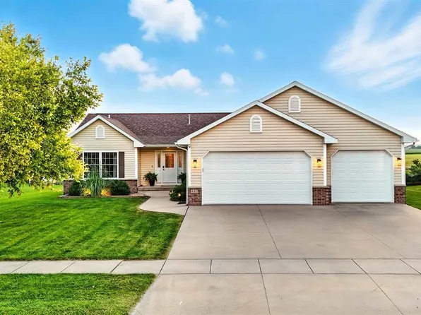 805 W 2nd St, Kalona, IA 52247