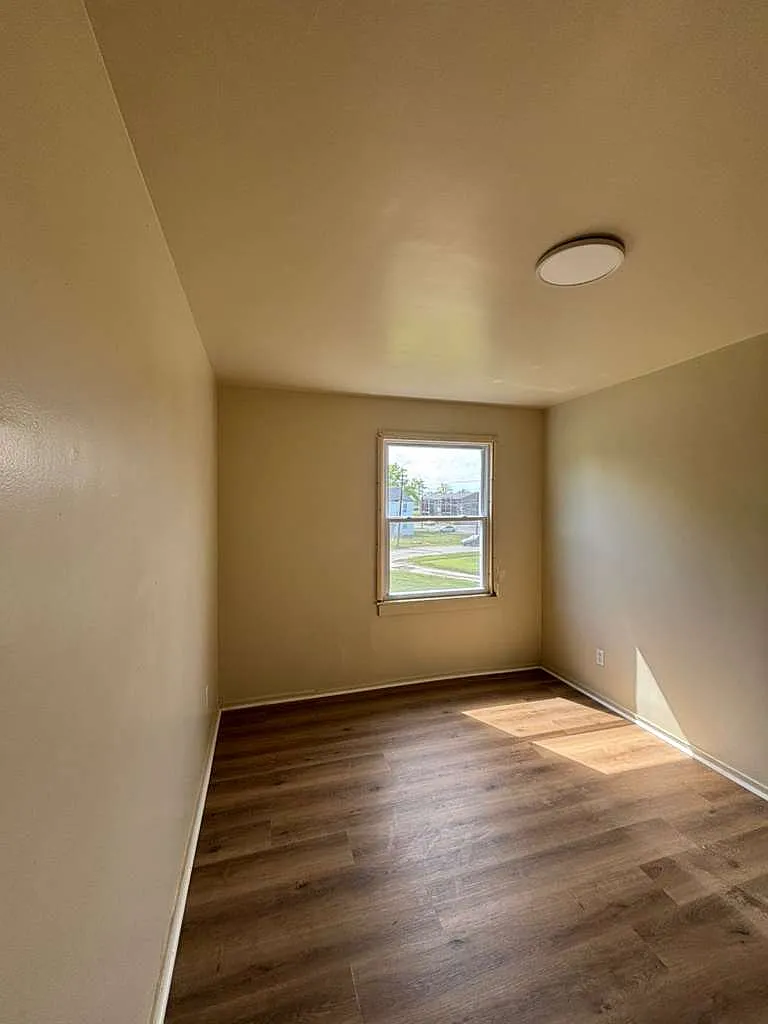 3 bed, 1000 sqft, $1,150 — Photo 3