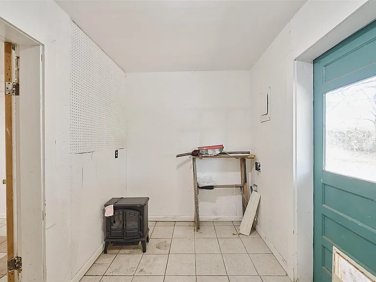 203 Paul Knox St — Photo 22