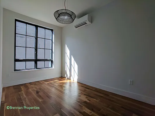 Rented by Manhattan Management LLC | media 64