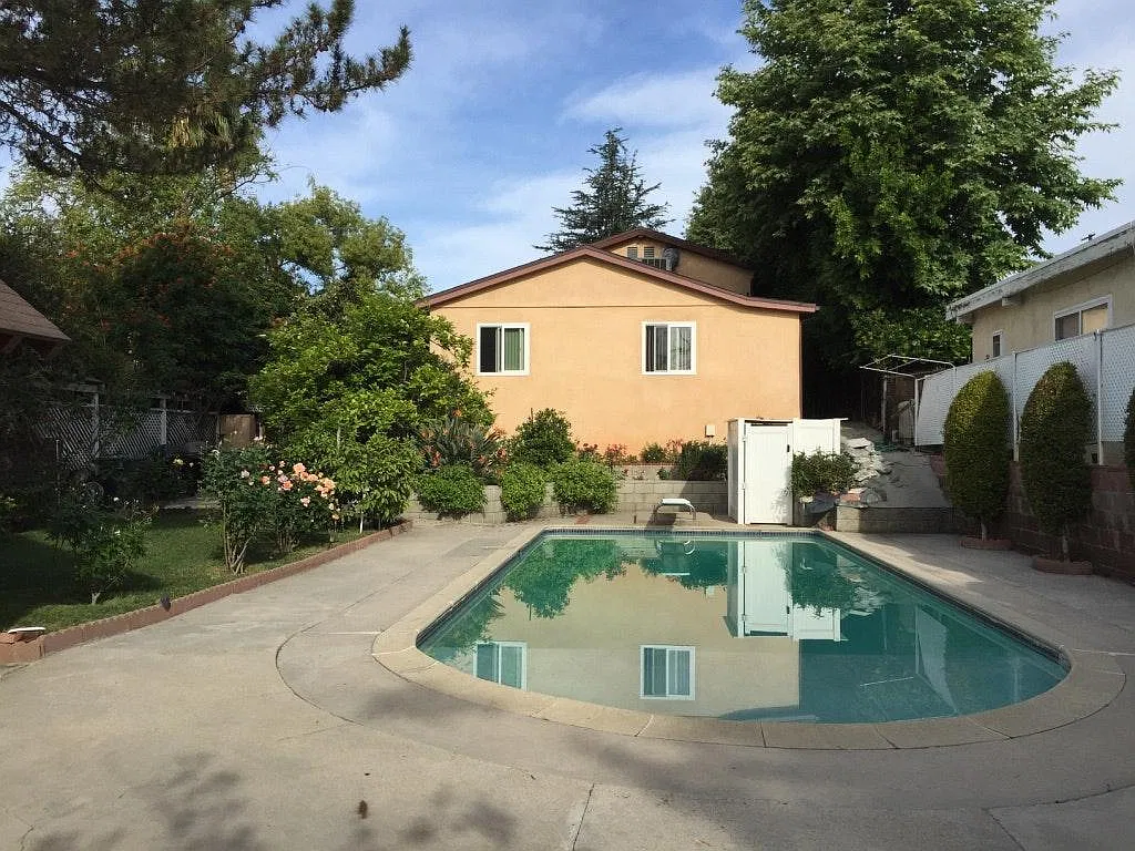 2 bed, 1280 sqft, $3,350 — Photo 1