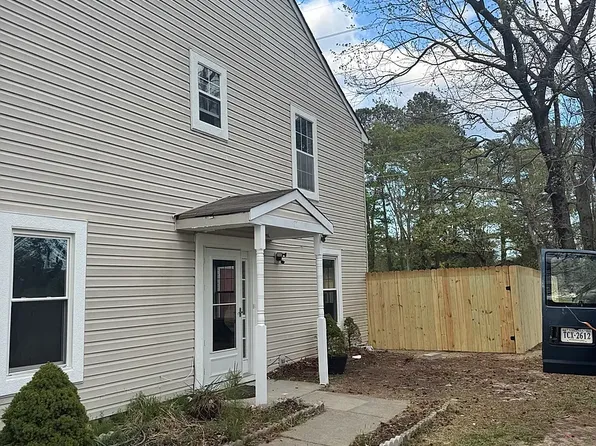 899 Old Clubhouse Rd #2, Virginia Beach, VA 23453
