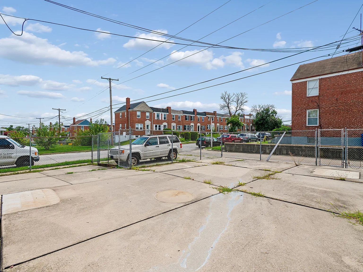 3 bed, 1350 sqft, $2,300 — Photo 4