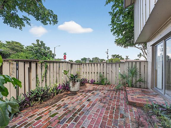 3rd image of 2218 NW 58th Avenue #27A