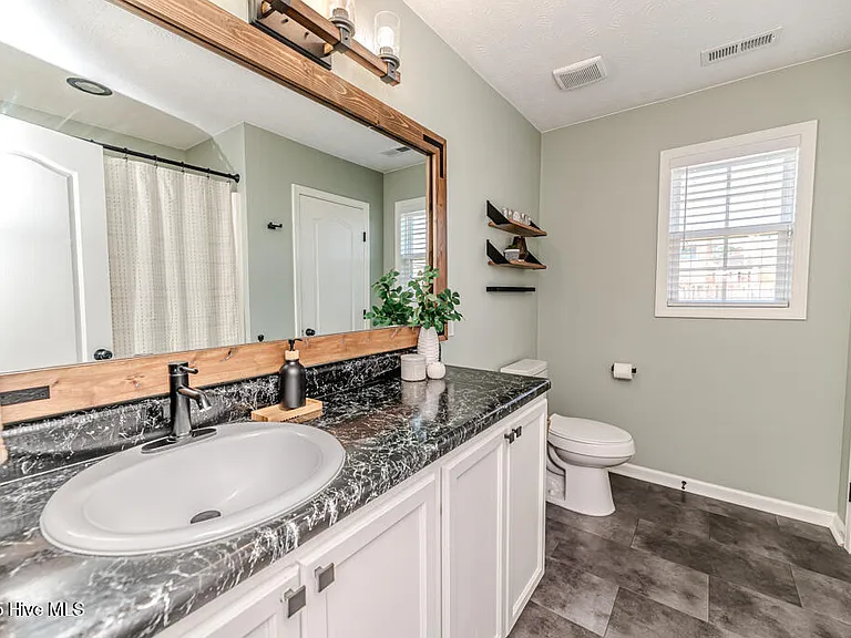 224 Roanoke Dr — Photo 35