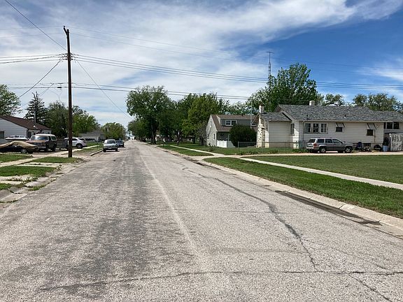 5th image of 615 E 11th St