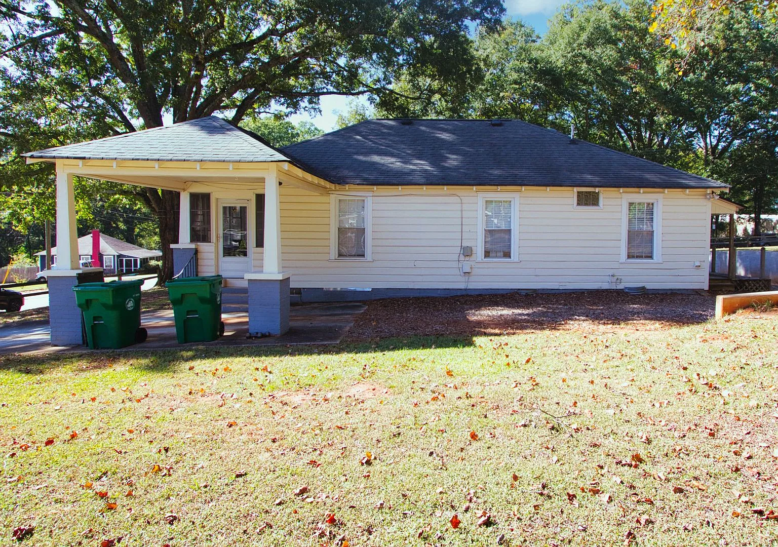 Available Now! - 1-Bedroom 1-Bathroom Charming Duplex — Photo 2
