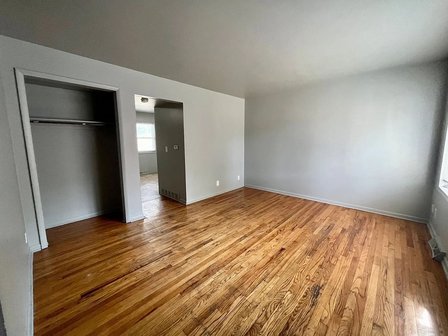 Redman Avenue 4484 — Photo 3