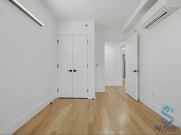4th image of 45 Lenox Rd #5FF