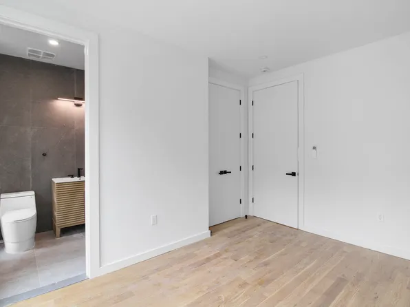 87 Carlton Avenue image 16 of 21