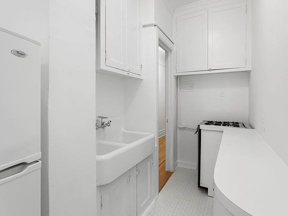 5th image of 12 E 87th St APT 3C