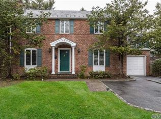 15 Monfort Rd, Port Washington, NY 11050