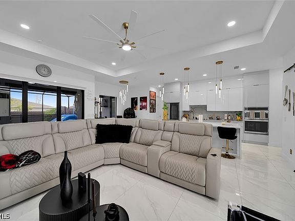 5th image of 1112 Chiquita Blvd N