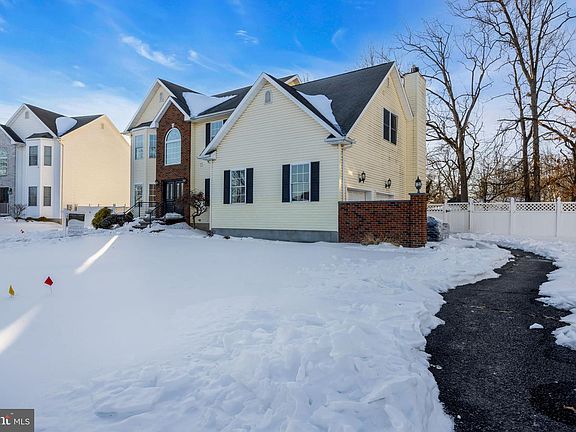 2nd image of 4 Rauer Ct