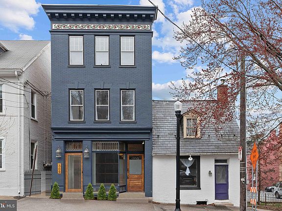 2nd image of 307 W King St #309