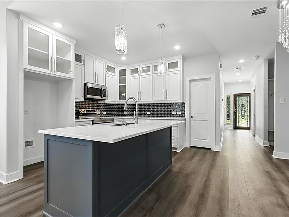 2nd image of 810 Euclid St