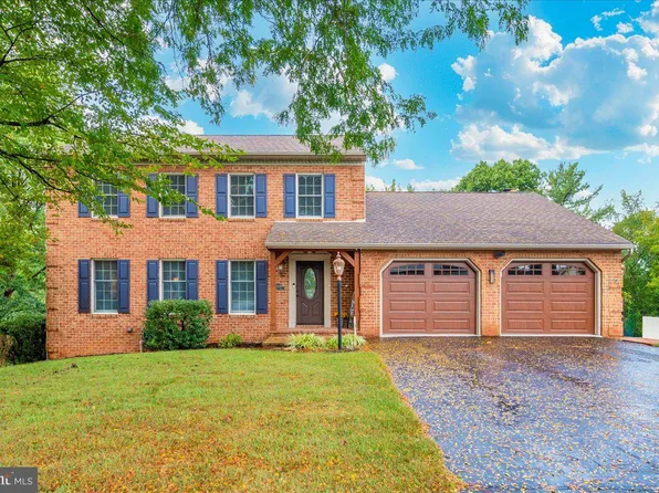 10608 Hershey Dr, Williamsport, MD 21795