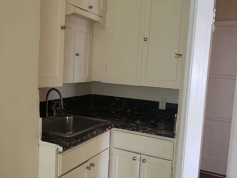 707 W 41st Place La Ca 705 1/2 — Photo 8