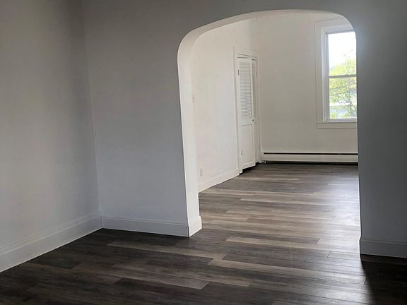 3rd image of 1626 Broad St