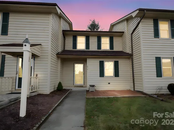 216 Carriage Lamp Ct, Boone, NC 28607