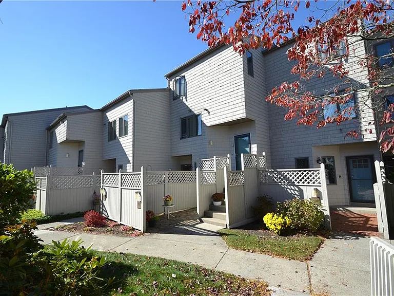 49 Seabreeze Ln #49 — Photo 1