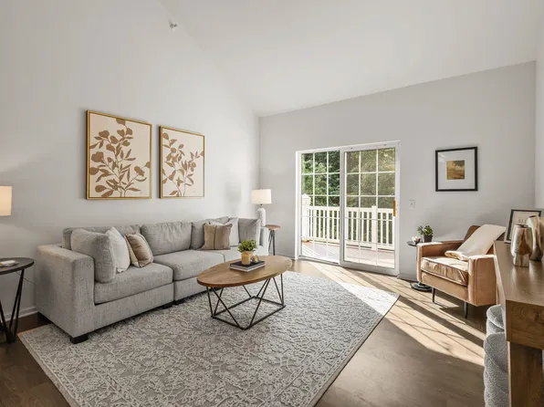 18 Kings Mill Cir Unit 301, Madison, WI 53718
