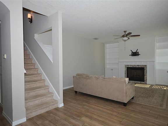 4th image of 1625 Emerald Hill Way