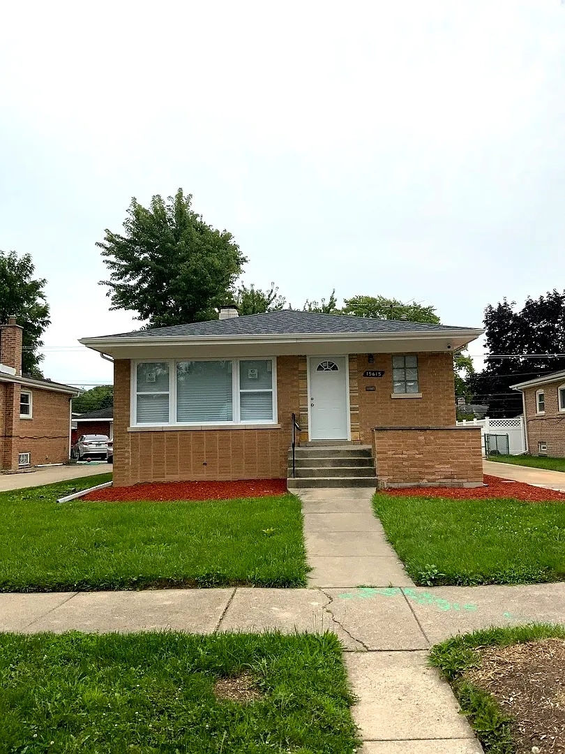 15615 University Ave photo 1