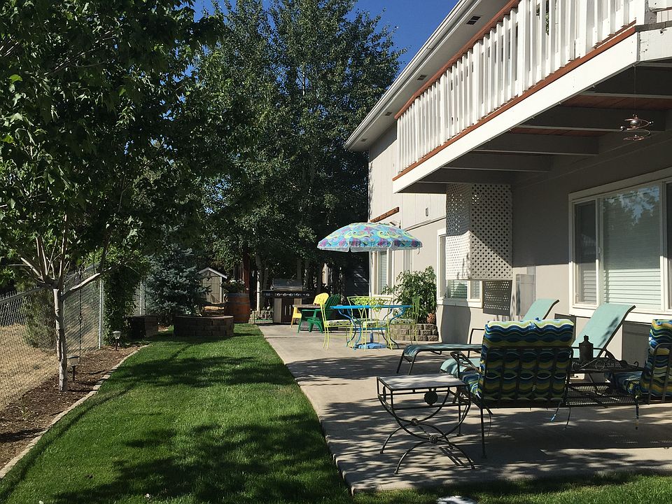 2nd image of 3317 NE Stonebrook Loop