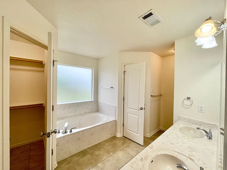 3709 Salt Fork Dr — Photo 13