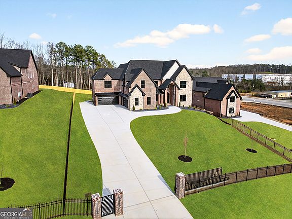2nd image of 405 Thunder Rd