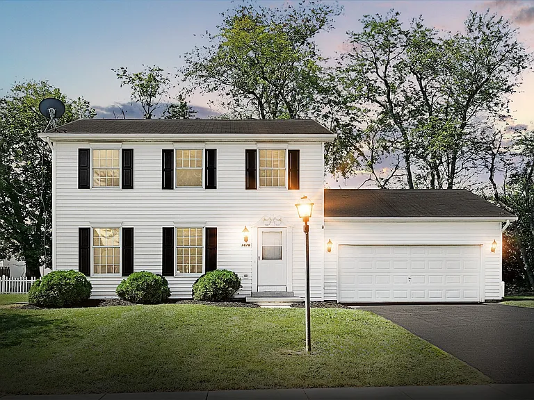 1676 Taylor Dr — Photo 1