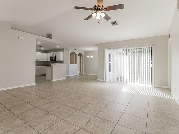 4th image of 1018 SW 9th Ct
