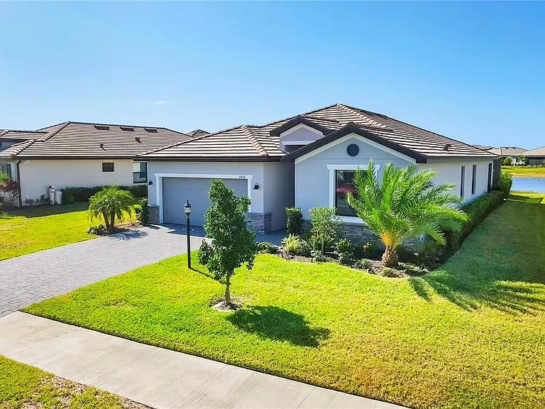 15716 Barefoot Beach Dr — Photo 2