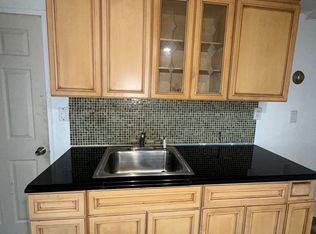 51 Mason Ln #1B, Levittown, NY 11756