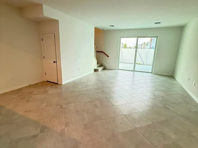 44292 Caraton Ter — Photo 7